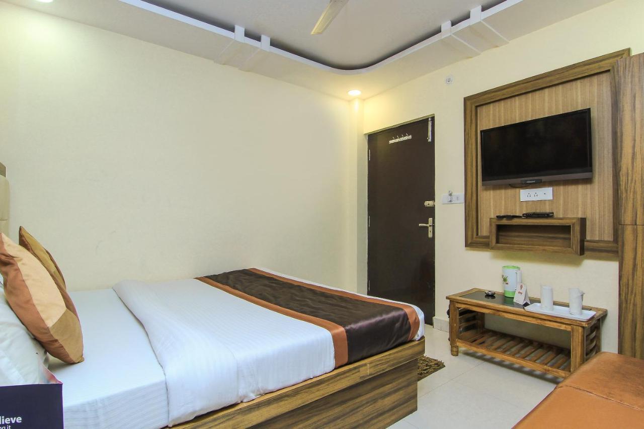 Oyo 8883 Hotel Comfort Zone Лакнау Екстериор снимка