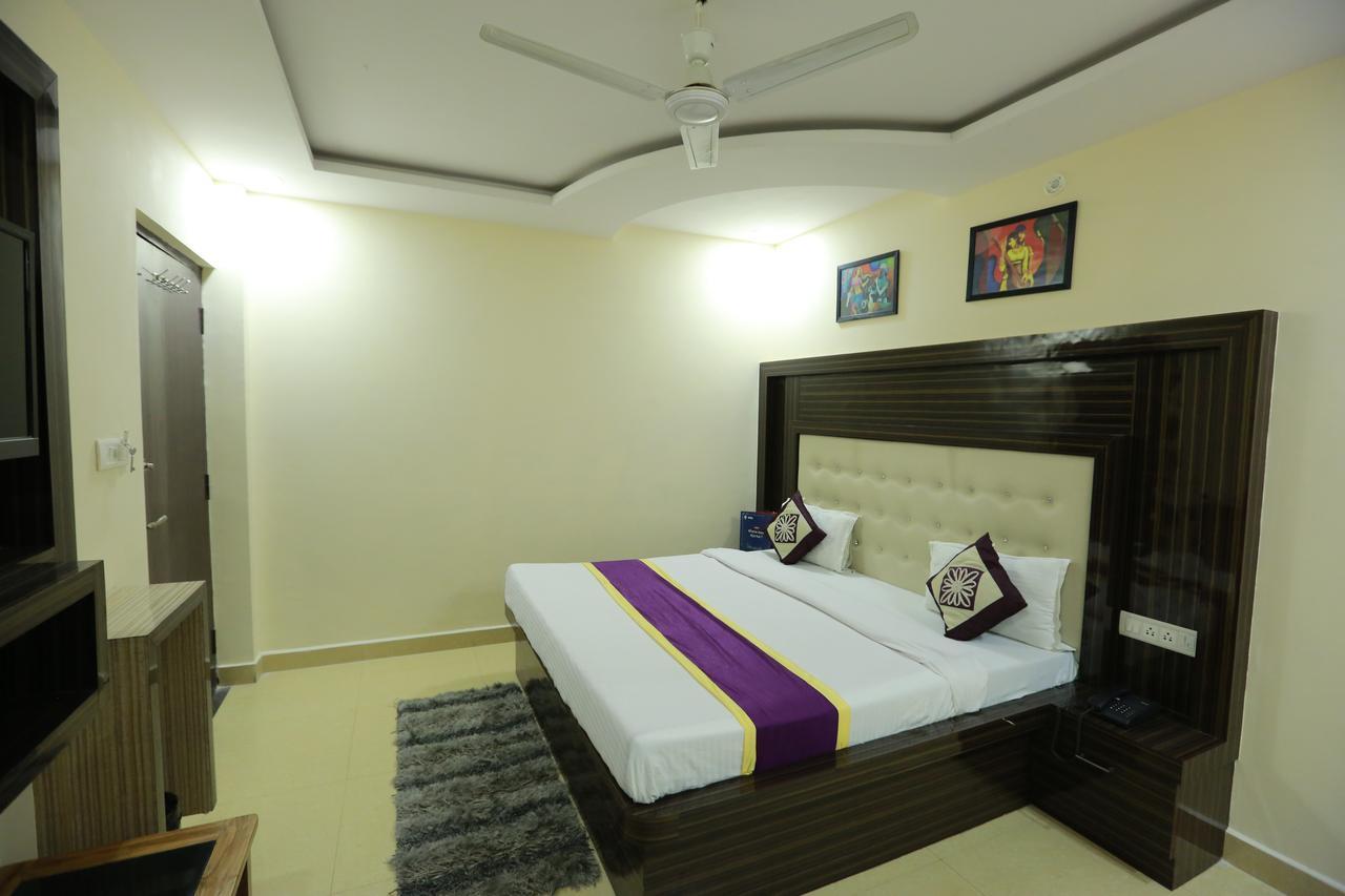 Oyo 8883 Hotel Comfort Zone Лакнау Екстериор снимка